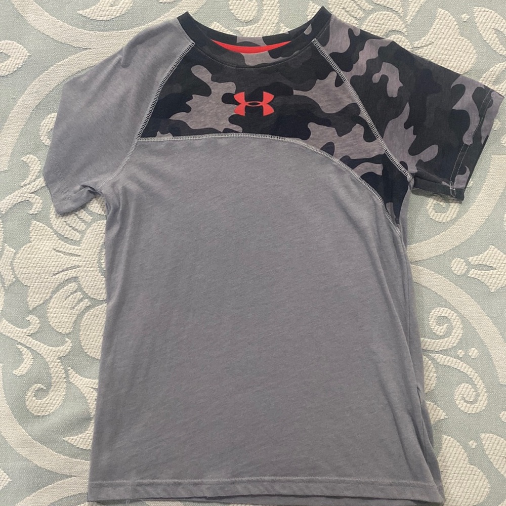 Youth under armor tee size Medium